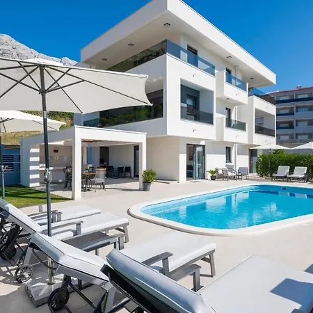 Beautiful In With Swimming Pool * Baska Voda