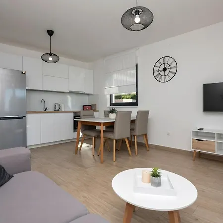 Apartment Beautiful In With Swimming Pool *