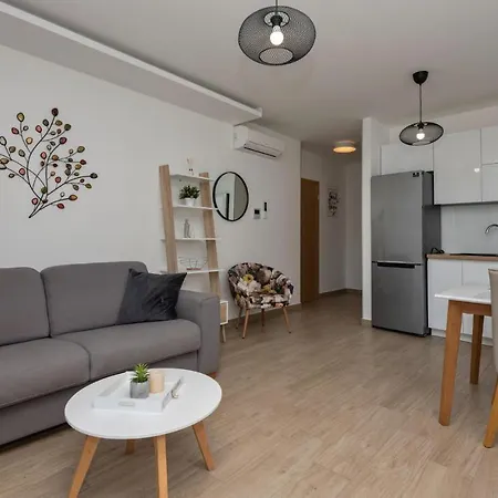 Beautiful In With Swimming Pool Apartment