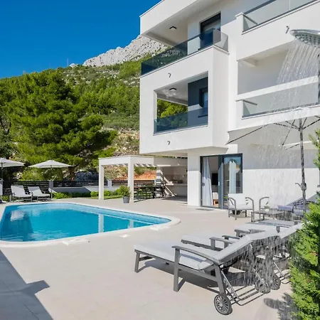 Beautiful In With Swimming Pool *
