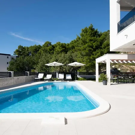 Beautiful In With Swimming Pool Apartment Baska Voda