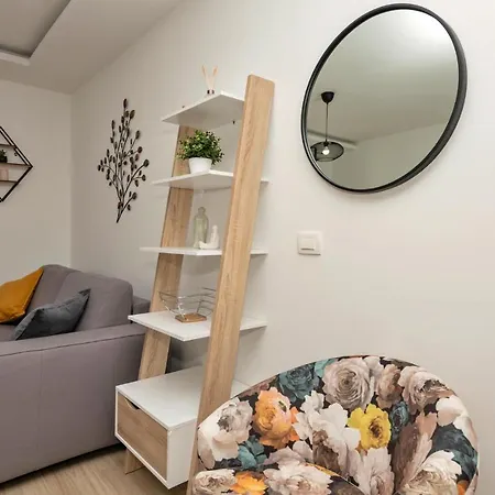 Beautiful In With Swimming Pool Apartment