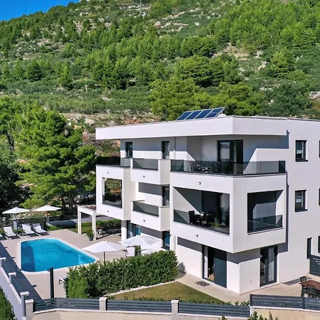 Apartment Beautiful In With Swimming Pool *