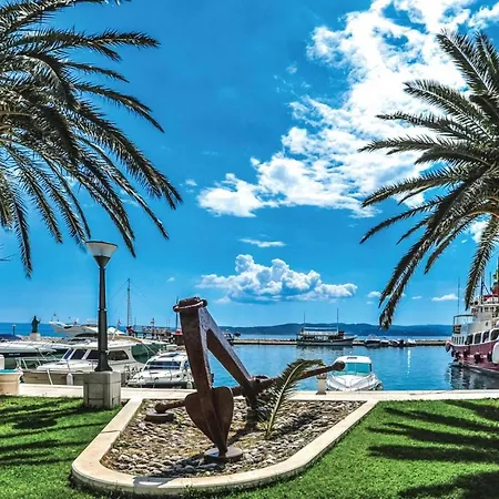 Beautiful In With Swimming Pool Apartment *