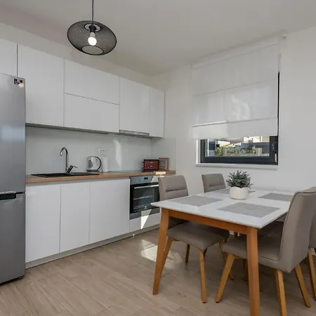 Beautiful In With Swimming Pool Apartment *