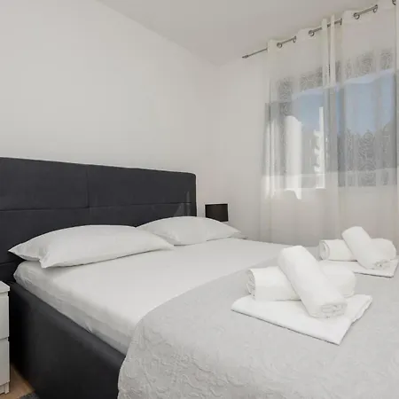 Beautiful In With Swimming Pool Apartment *
